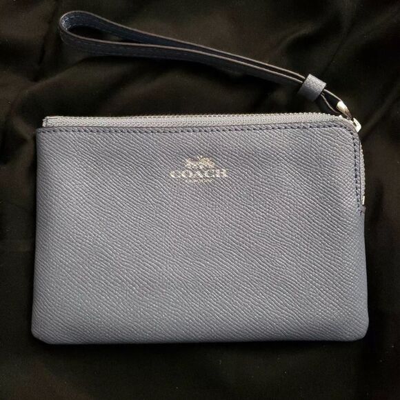 NWT COACH Light Blue Zip Wristlet Wallet - Picture 1 of 7